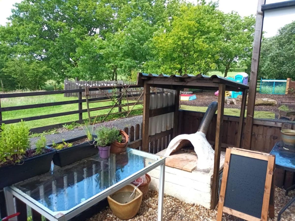 Route 47 Glamping Bell Tents Cross Hands Exterior photo